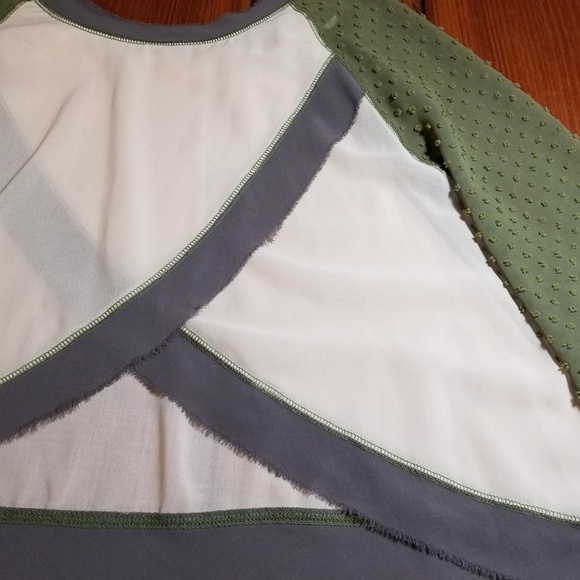 Doe & Rae Butterfly sleeve top - Picture 5 of 8